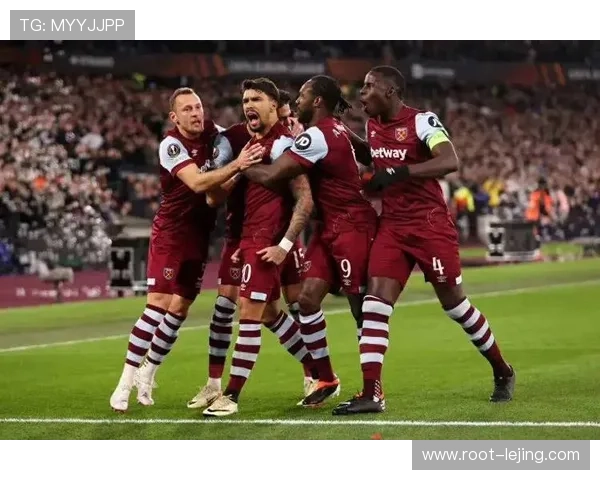 西汉姆联逼平曼联取宝贵一分 绍切克抢点破门先开纪录